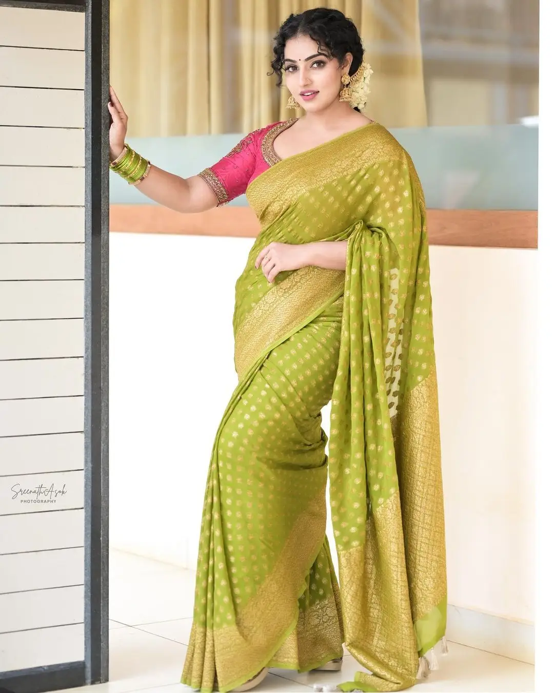 MALAVIKA MENON IN SOUTH INDIAN TRADITIONAL GREEN SAREE RED BLOUSE 16